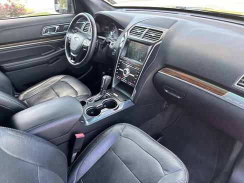Used 2017 Ford Explorer Limited image 13