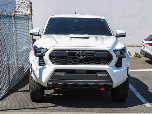 Used 2025 Toyota Tacoma TRD Sport AWD/4WD image 2