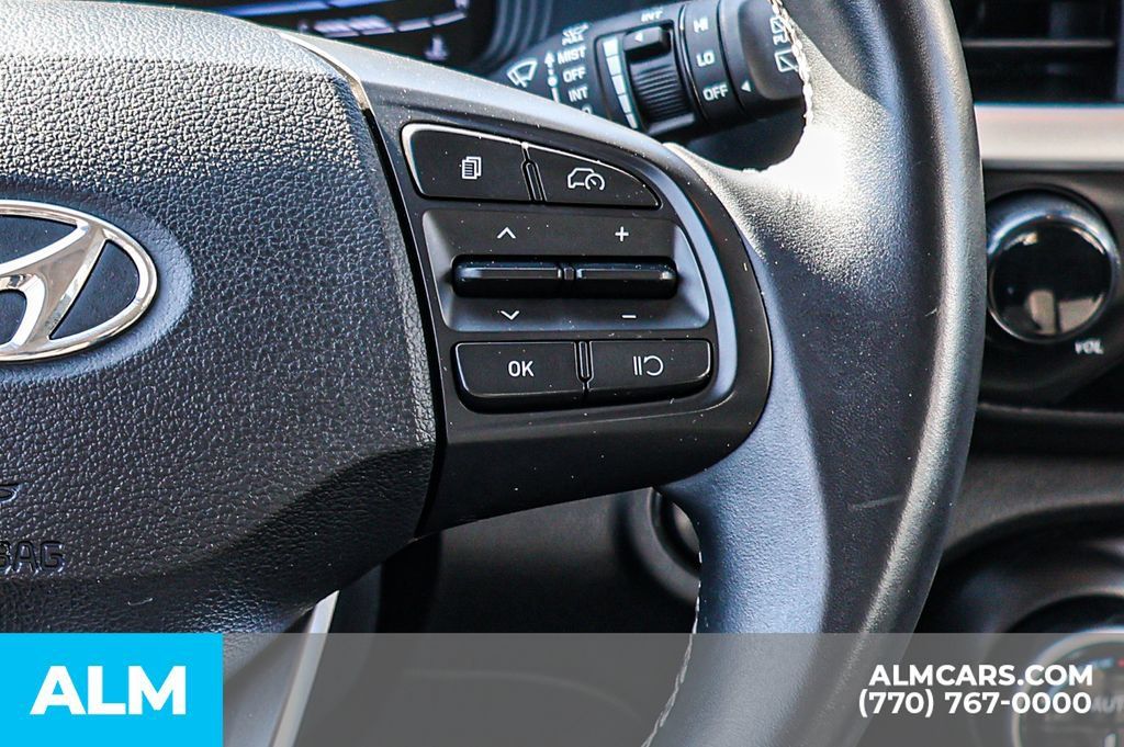 Used 2025 Hyundai Venue SEL FWD image 34