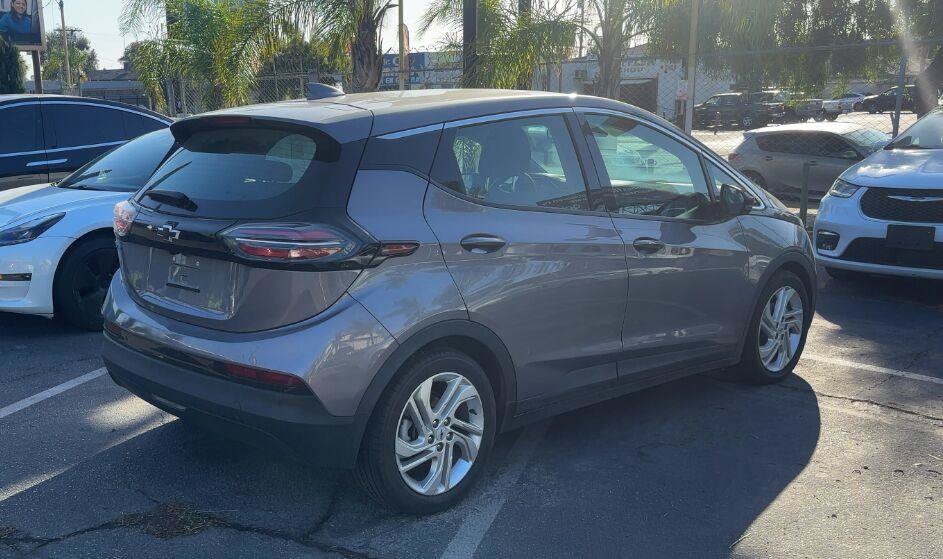 Used 2023 Chevrolet Bolt LT w/ Driver Confidence Package FWD image 3