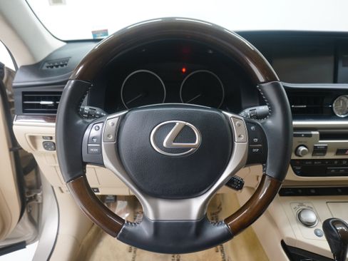 Used 2013 Lexus ES 350 w/ Luxury Pkg FWD image 16