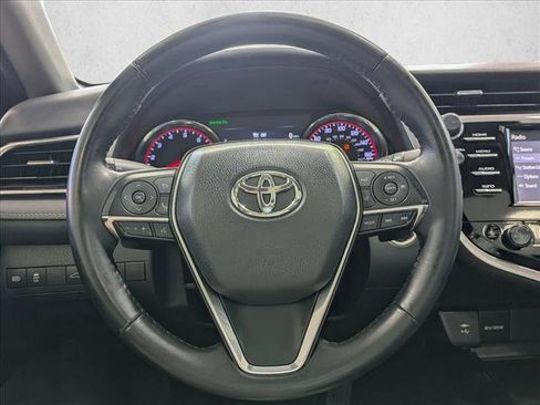 Used 2018 Toyota Camry XSE image 11