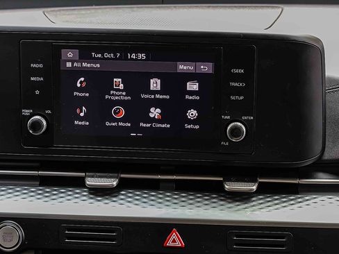 Certified 2023 Kia Carnival LX image 12