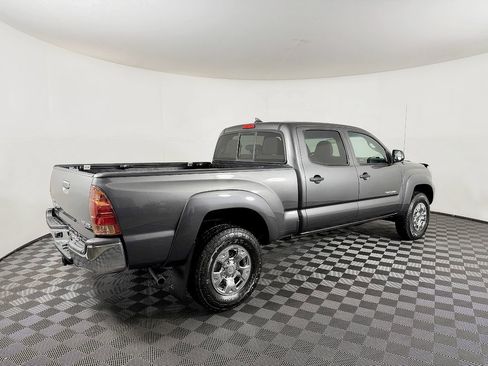 Used 2014 Toyota Tacoma w/ SR5 Package image 8