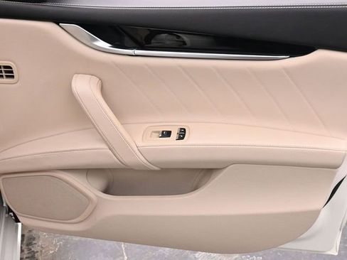 Used 2022 Maserati Ghibli Modena image 19