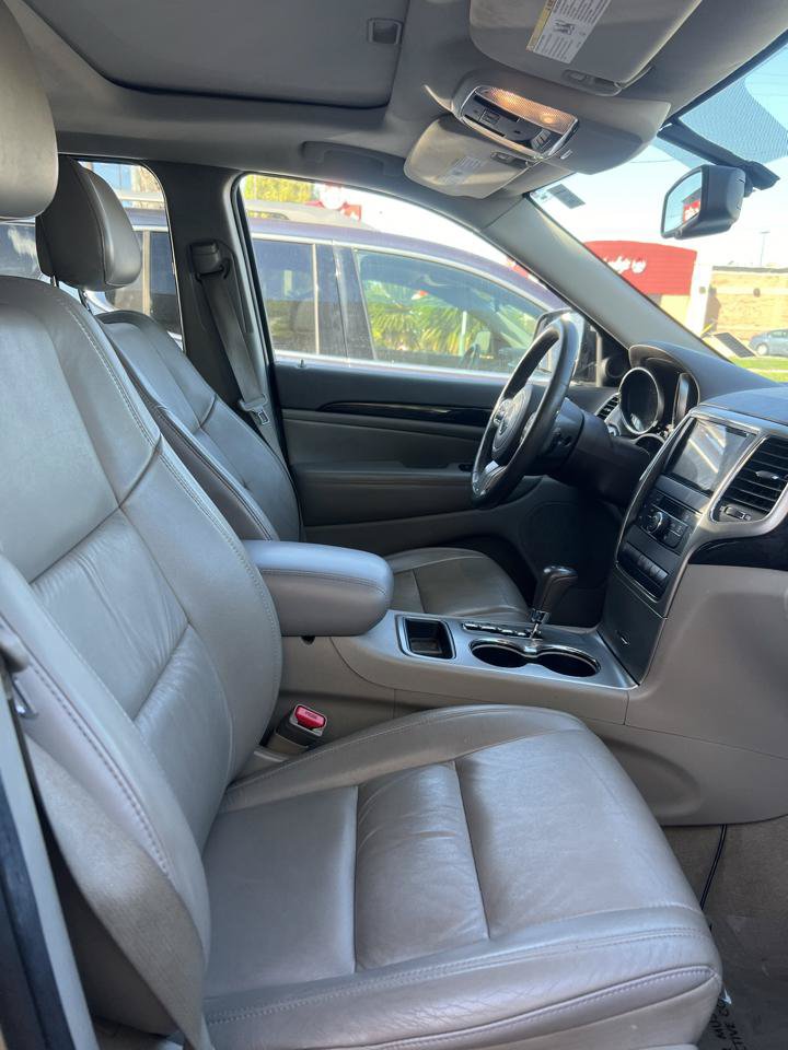Used 2011 Jeep Grand Cherokee Laredo AWD/4WD image 10
