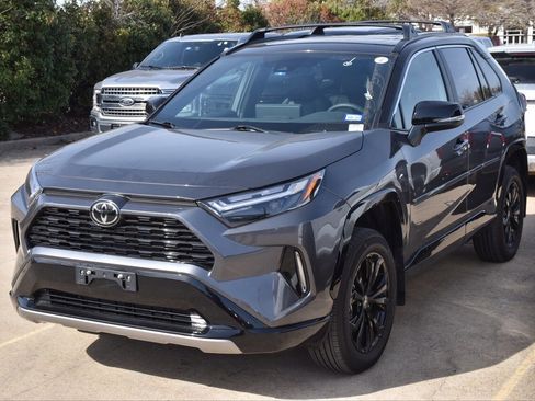 Used 2025 Toyota RAV4 XSE image 1