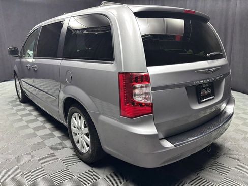 Used 2016 Chrysler Town & Country Touring w/ Driver Convenience Group image 3