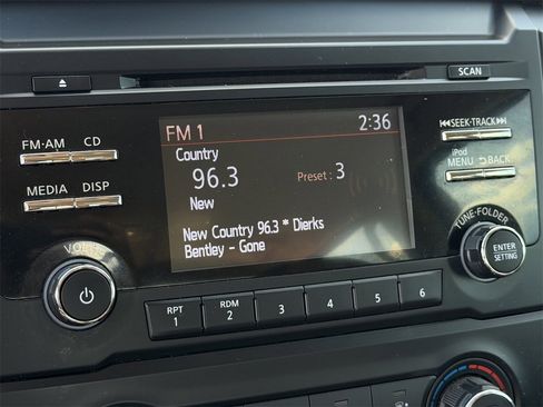 Used 2018 Nissan Titan S image 22