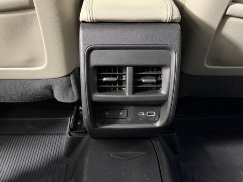 Used 2019 Cadillac XT4 Luxury w/ Cold Weather Package FWD image 26