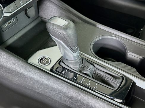 Used 2025 Nissan Altima 2.5 SV image 24