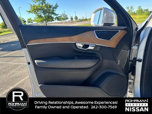 Used 2021 Volvo XC90 T6 Momentum w/ Protection Package Premier AWD/4WD image 12