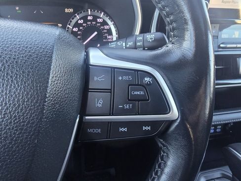 Certified 2022 Toyota Highlander XLE image 20