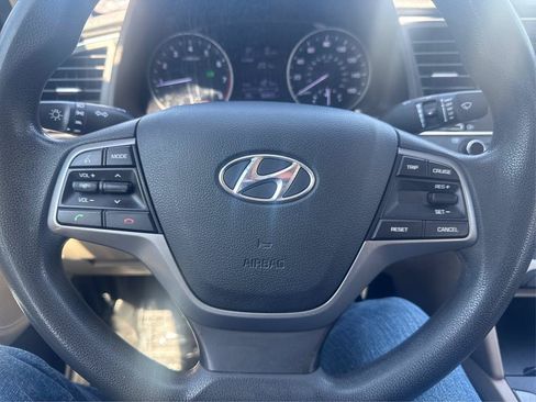 Used 2018 Hyundai Elantra SE FWD image 13