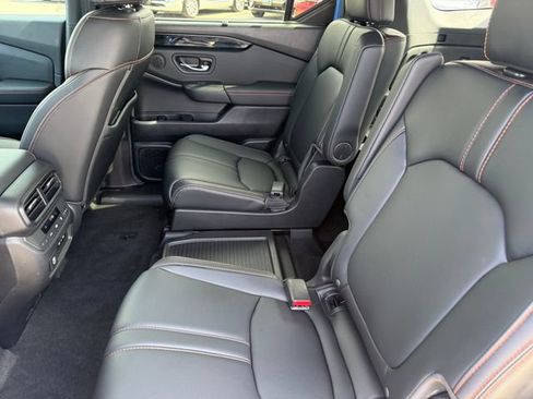 Used 2025 Honda Pilot TrailSport image 30