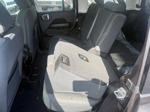 Used 2025 Jeep Wrangler Unlimited Sahara AWD/4WD image 39