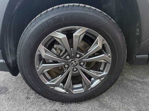 Used 2022 Toyota RAV4 XLE Premium image 10