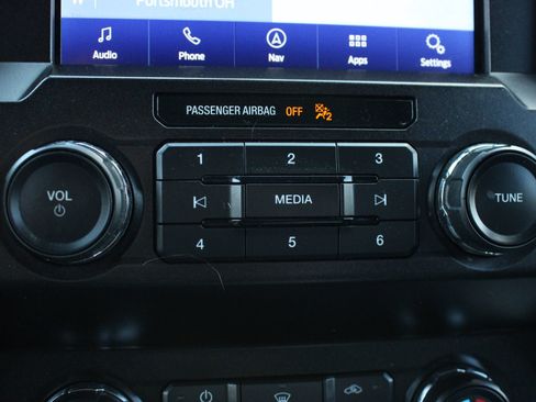 Used 2019 Ford F150 XLT w/ Equipment Group 302A Luxury AWD/4WD image 47
