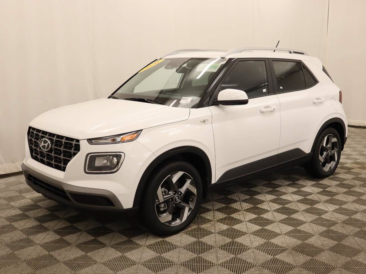 Used 2026 Hyundai Venue SEL FWD image 1