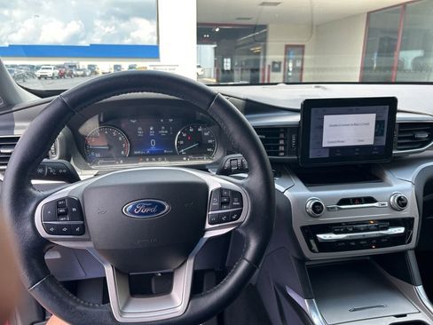 Used 2022 Ford Explorer XLT w/ Equipment Group 202A image 16