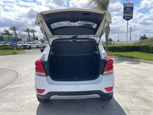 Used 2020 Chevrolet Trax LT w/ LT Convenience Package FWD image 24