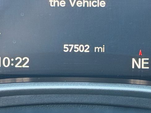 Used 2023 Chrysler Pacifica Touring-L image 34