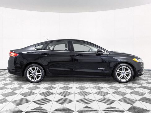 Used 2018 Ford Fusion SE FWD image 19