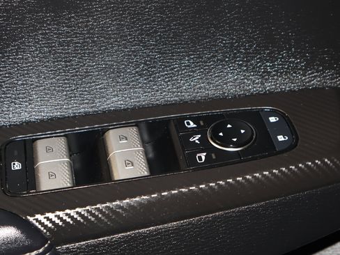 Used 2023 Mitsubishi Outlander SE image 32