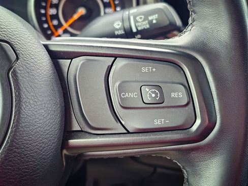 Certified 2022 Jeep Gladiator Willys image 18