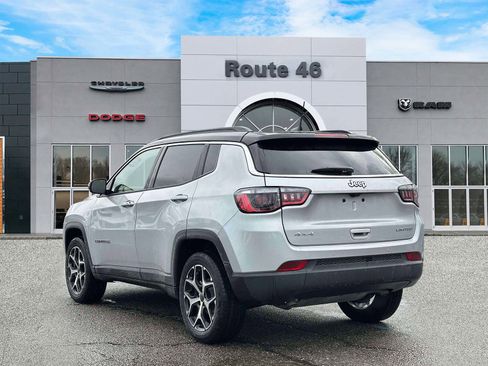 Used 2025 Jeep Compass Limited image 4