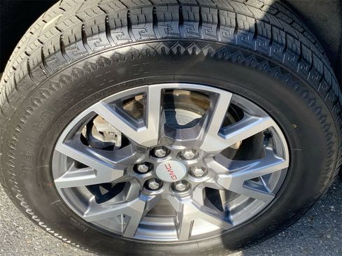 Used 2023 GMC Acadia SLT w/ Technology Package image 33