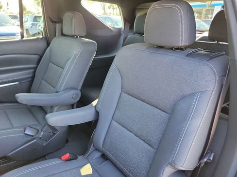 Certified 2025 Chevrolet Traverse LT image 9