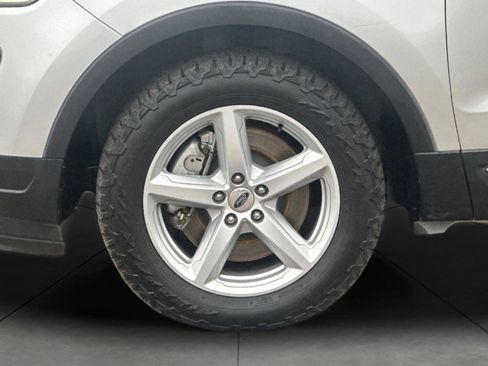 Used 2018 Ford Explorer XLT FWD image 32