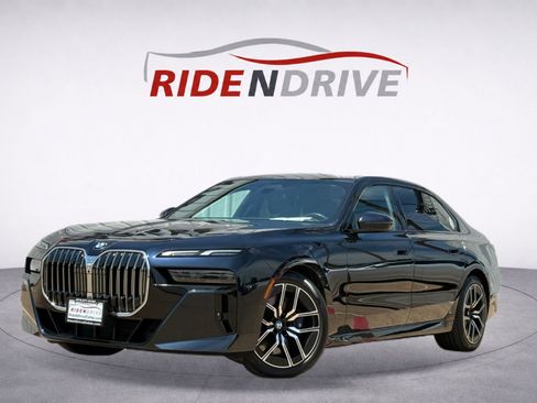 Used 2023 BMW 760i xDrive AWD/4WD image 1