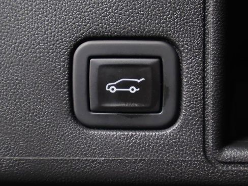 Used 2023 GMC Terrain SLE w/ Driver Convenience Package FWD image 17