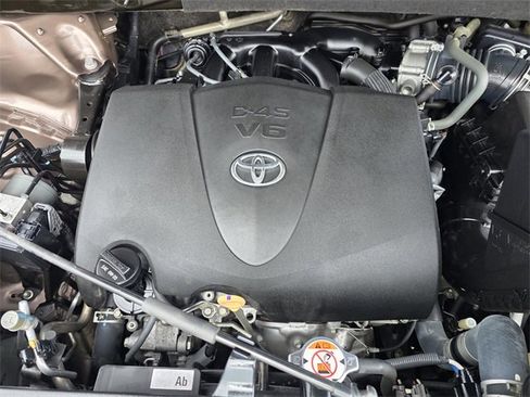 Used 2018 Toyota Highlander Limited image 23