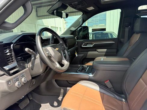 Used 2025 Chevrolet Silverado 2500 High Country w/ High Country Premium Package AWD/4WD image 15