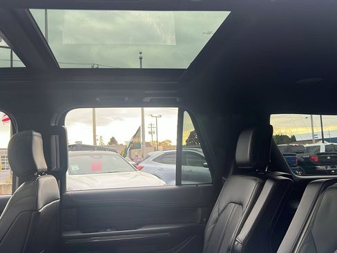Used 2022 Ford Expedition Platinum image 32
