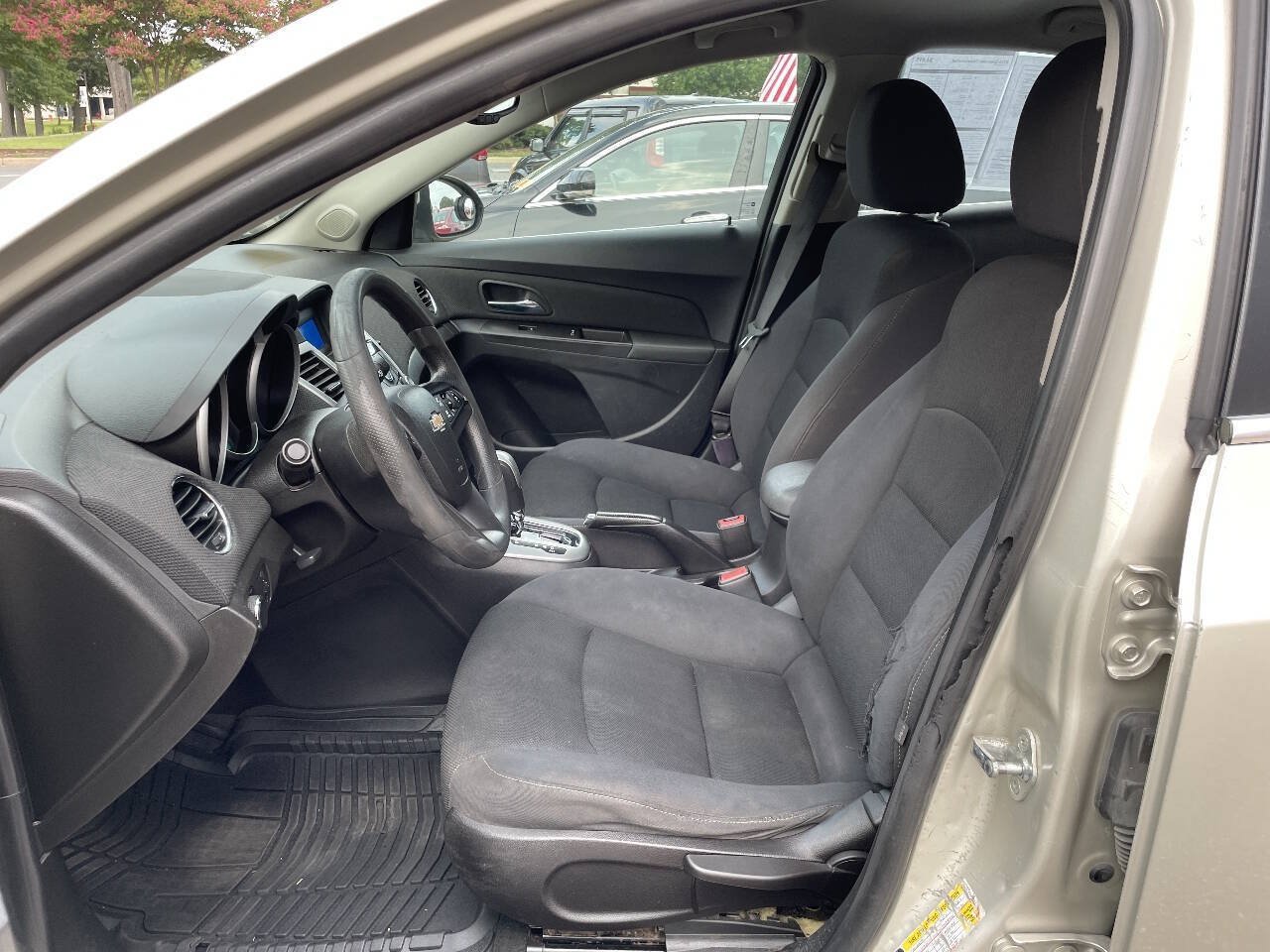 Used 2016 Chevrolet Cruze LT FWD image 9
