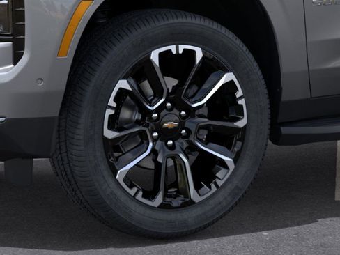 New 2025 Chevrolet Suburban Premier image 34
