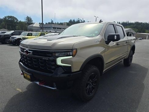 Used 2023 Chevrolet Silverado 1500 ZR2 w/ Technology Package image 9