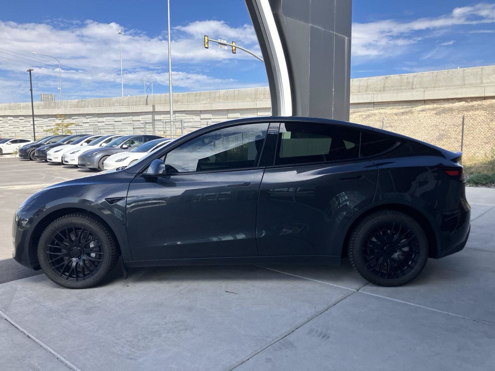 Used 2024 Tesla Model Y Long Range AWD/4WD image 5
