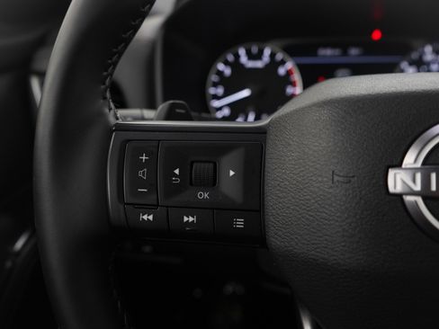 Used 2025 Nissan Rogue SV AWD/4WD image 25