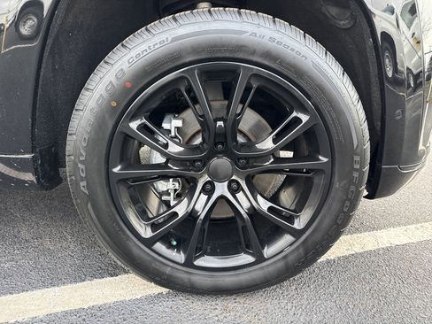 Used 2021 Jeep Grand Cherokee Summit w/ Platinum Series Group image 22