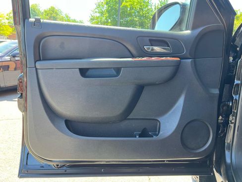 Used 2011 Chevrolet Avalanche LT AWD/4WD image 27