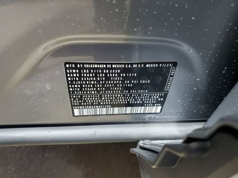 New 2025 Volkswagen Tiguan SE image 40