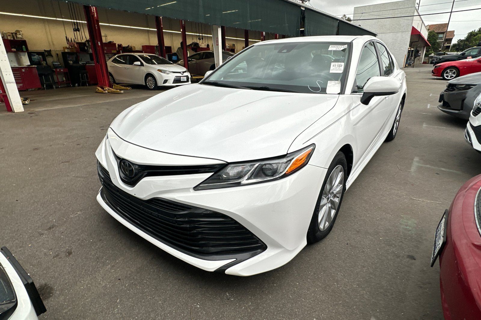 Used 2018 Toyota Camry LE FWD image 2