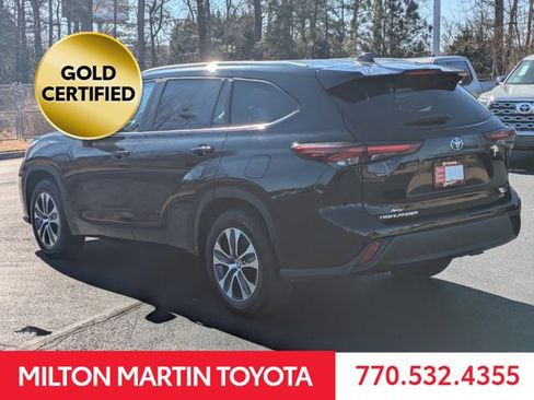 Certified 2024 Toyota Highlander XLE image 6