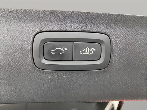 Used 2017 Volvo XC90 T6 Momentum w/ Vision Package AWD/4WD image 12