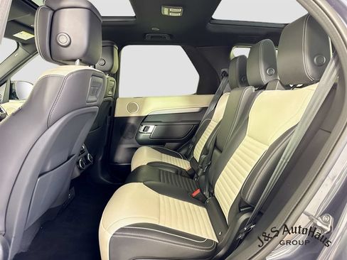 Used 2024 Land Rover Discovery Dynamic SE AWD/4WD image 28